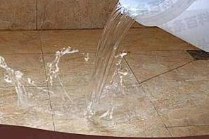 铁锋漏水维修 免砸砖防水材料该如何施工